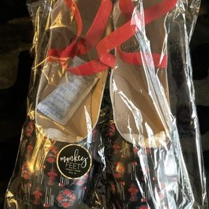 Mommy monkey feet red thin line